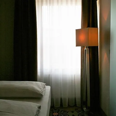 Otel Parqeo Im A66 3*