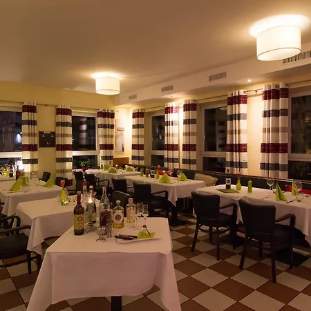 Parqeo Im A66 Hotell