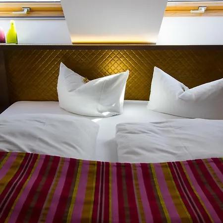 Hotell Parqeo Im A66 3*